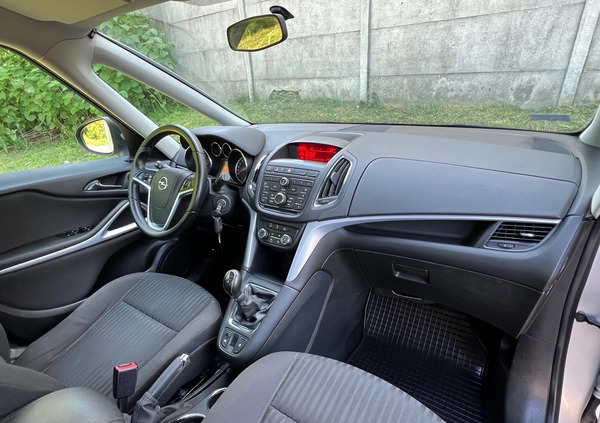 Opel Zafira cena 32900 przebieg: 183000, rok produkcji 2013 z Białogard małe 466